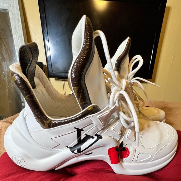 Louis Vuitton Sneakers - Picture 1 of 5